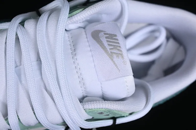 All categories Nk SB Dunk series Nk SB Dunk Low low-top sneakers Z version Nk SB Dunk Low white green SB low-top sports and leisure sneakers FD9911-101